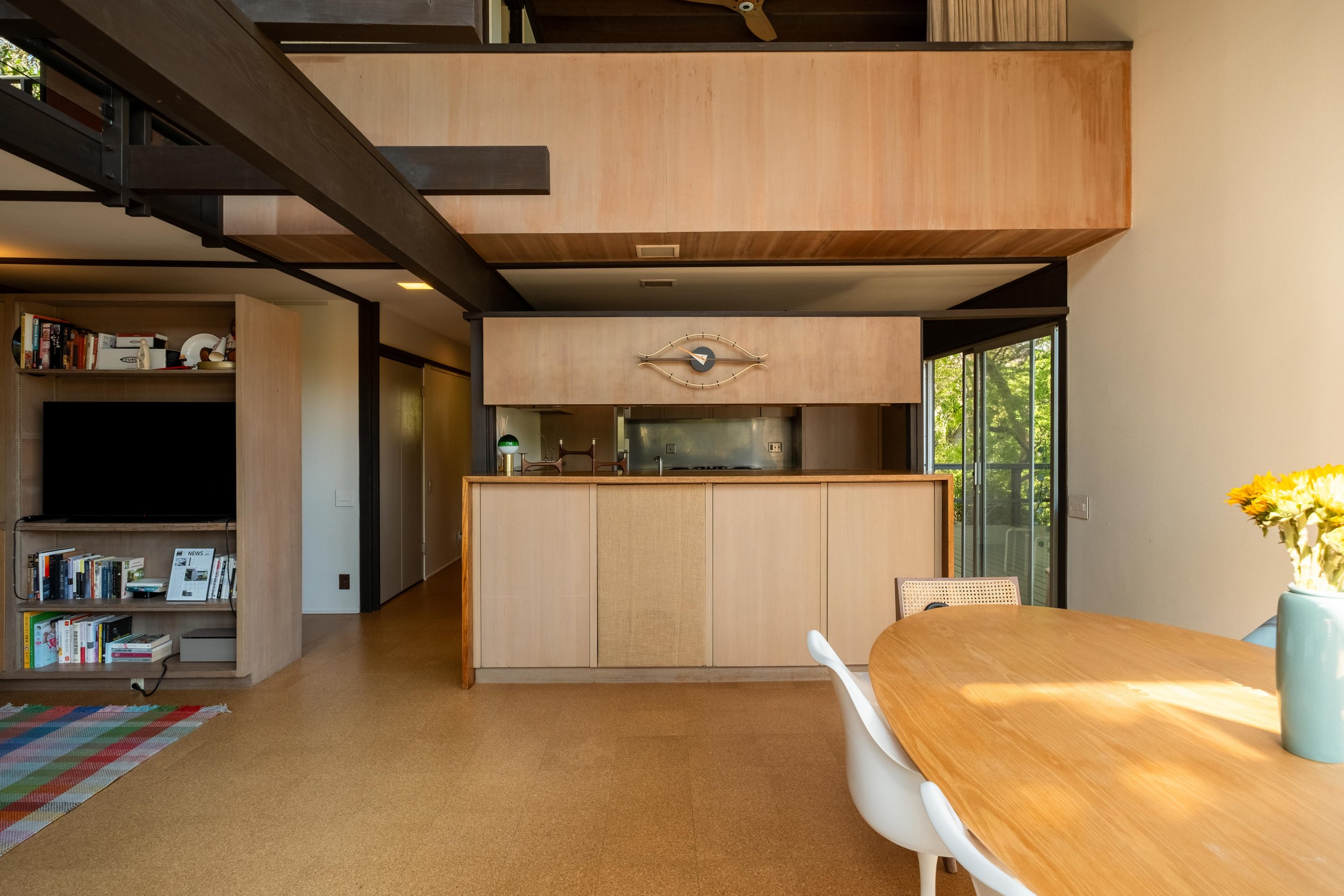 Open kitchen beneath the structural grid