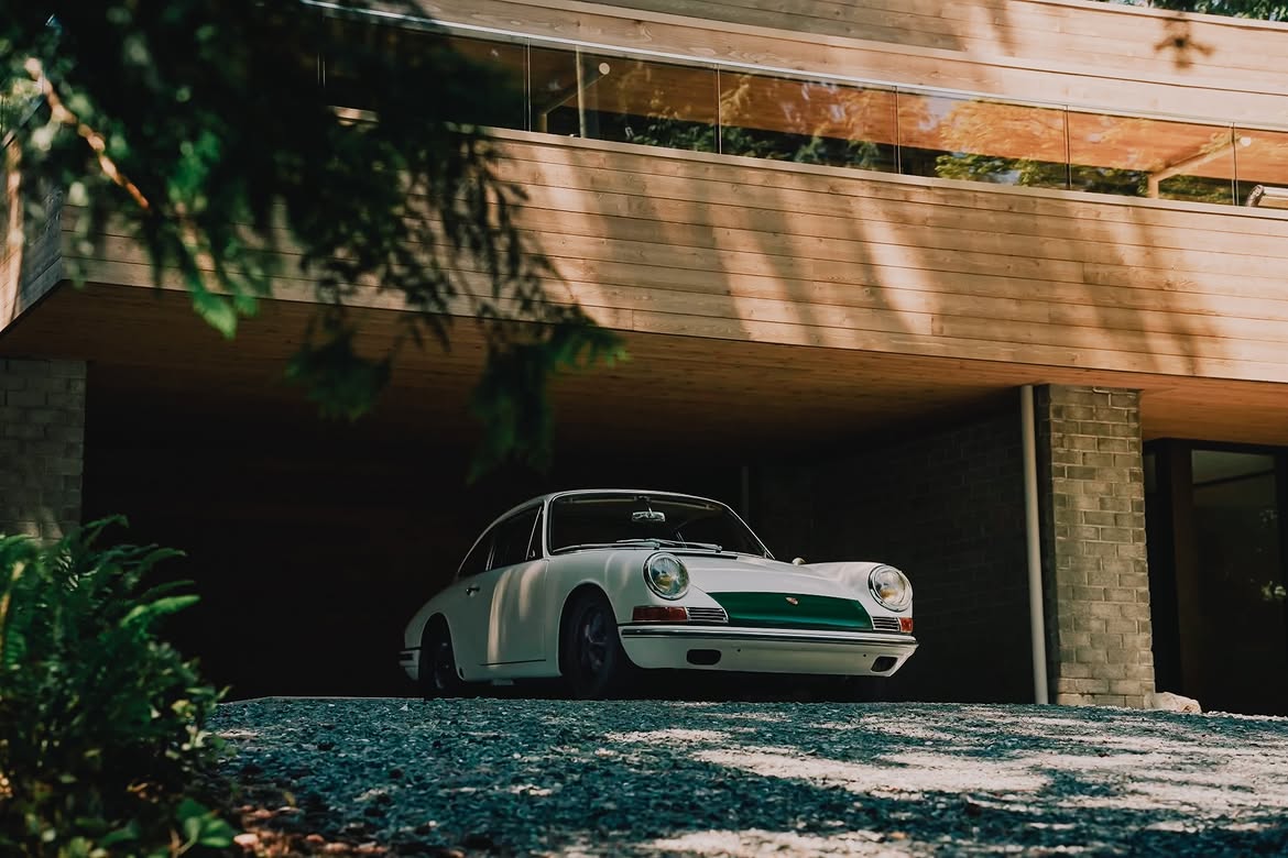 911T parked at the carport